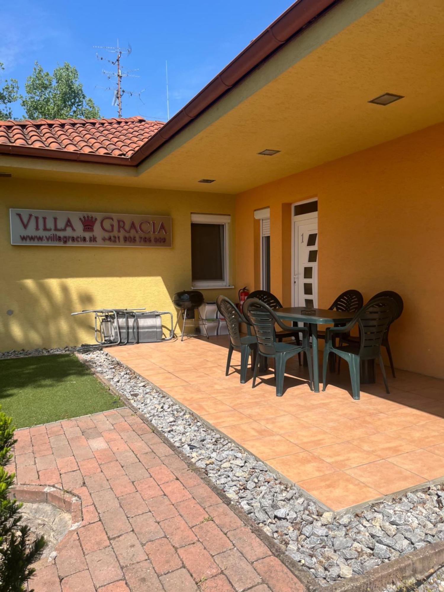 Villa Gracia Patince Exterior foto